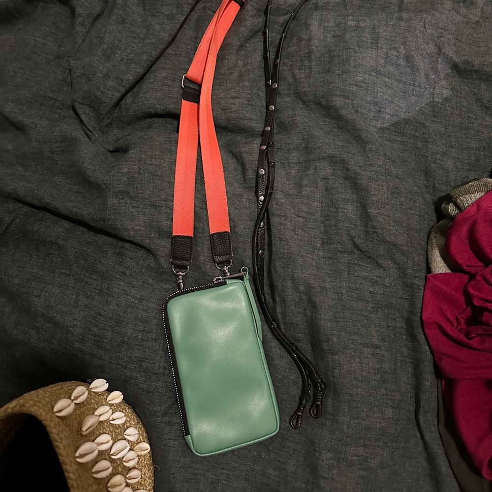 Bobby Strap, Pouch, Pyramid Strap Bandolier set with 12 Pro Max case